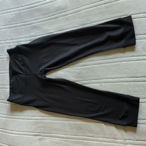 Nike One Legend cropped leggings in size small - black
